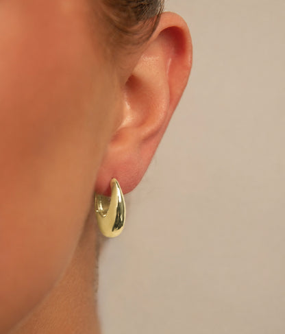 Petites boucles d'oreilles ovales plaquées or 14 carats