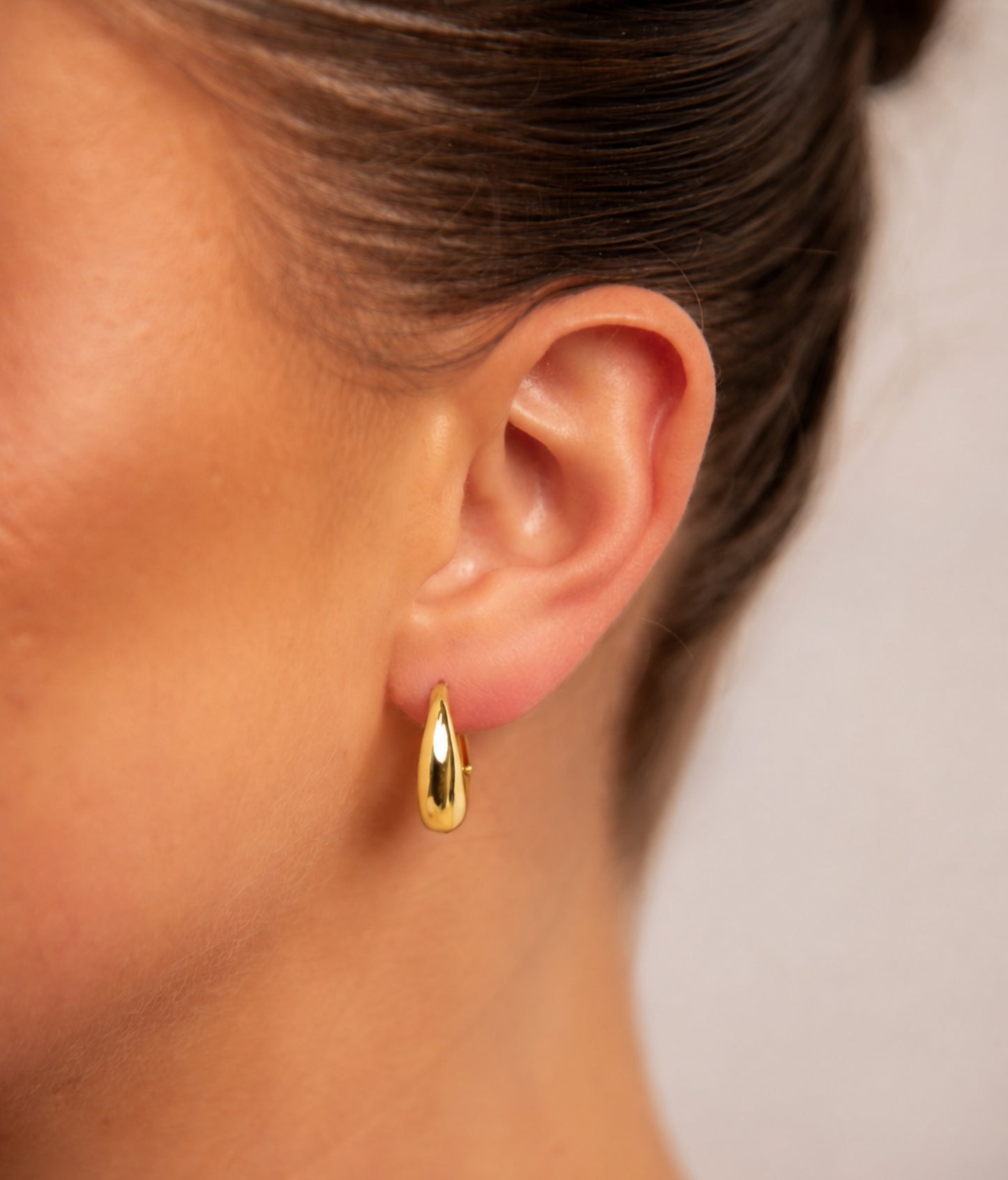 Petites boucles d'oreilles ovales plaquées or 14 carats