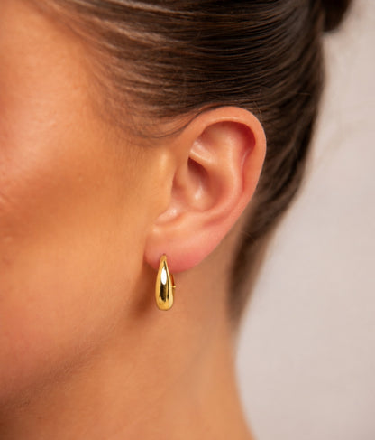 Petites boucles d'oreilles ovales plaquées or 14 carats